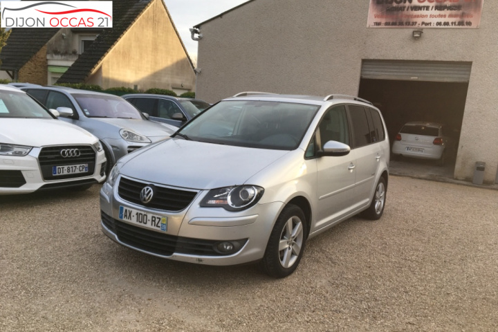 VOLKSWAGEN TOURAN