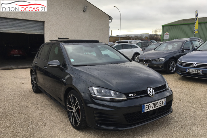 VOLKSWAGEN GOLF