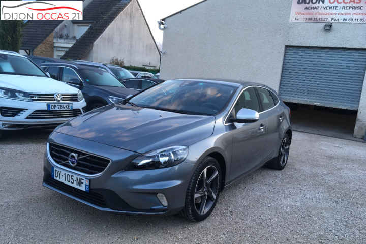 VOLVO V40