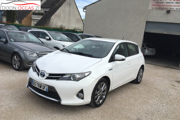 TOYOTA AURIS